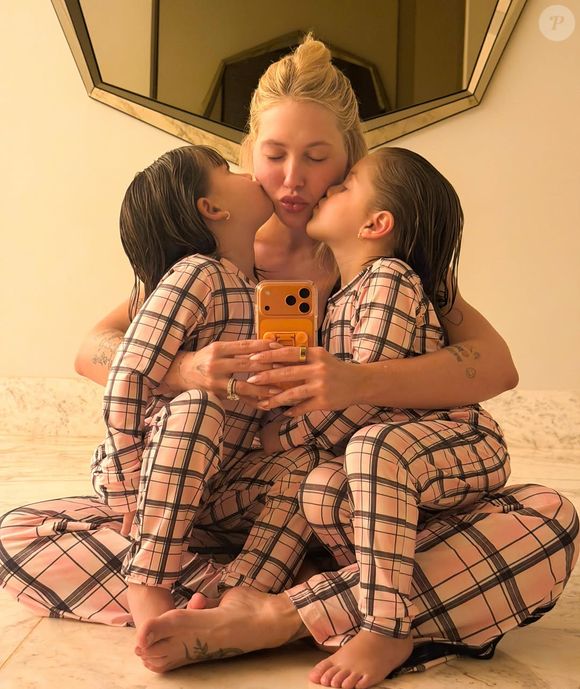 "Noite das garotassss. Minhas parceirinhas pro resto da vida!! Obrigada Deus", escreveu Virgínia na legenda de fotos que aparece com Maria Alice e Maria Flor