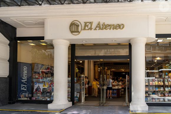 A Livraria El Ateneo Grand Splendid está localizada em Buenos Aires, Argentina, sendo uma das mais populares do mundo