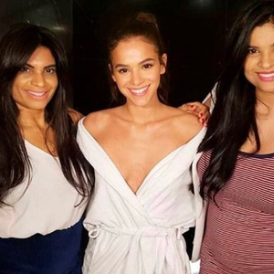 Bruna Marquezine faz a Miracle Touch para ter corpo menos inchado e evitar sensação de peso