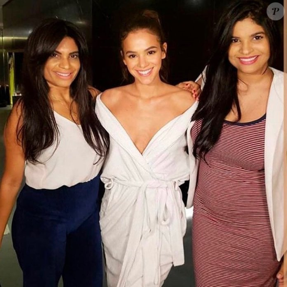 Bruna Marquezine faz a Miracle Touch para ter corpo menos inchado e evitar sensação de peso