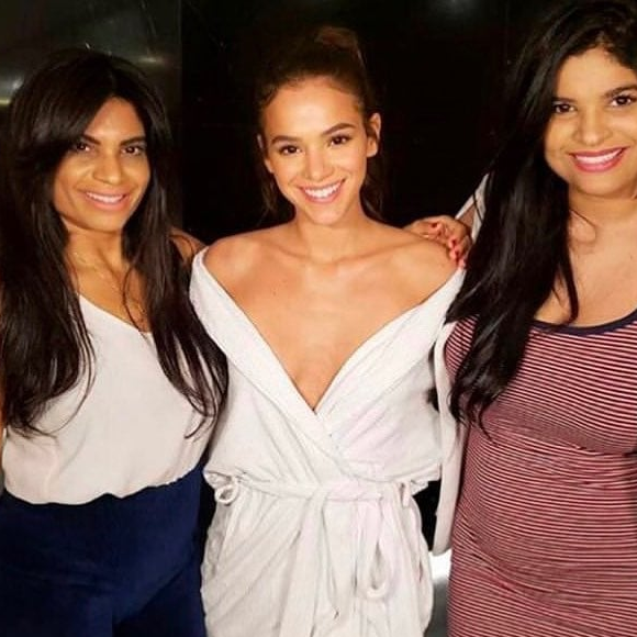 Bruna Marquezine faz a Miracle Touch para ter corpo menos inchado e evitar sensação de peso