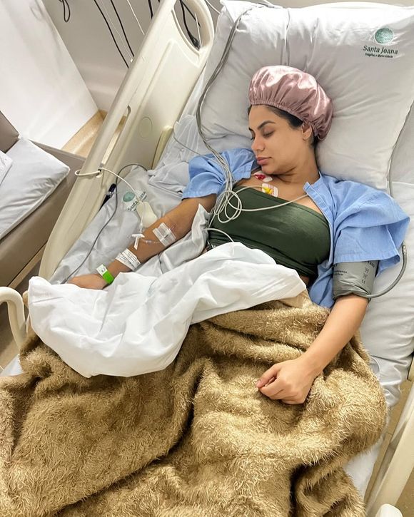 Sofia, filha de Lexa nasceu em 2 de fevereiro e morreu três dias após o nascimento