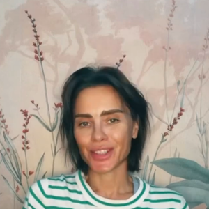 Após passar mais de quatro dias internada, Carolina Dieckmmann revelou que foi diagnosticada com pielonefrite, uma infecção no rim causada por uma infecção urinária assintomática. Segundo relato da própria atriz nas redes sociais, a doença foi descoberta após ela apresentar febre de 39º e fortes dores na lombar