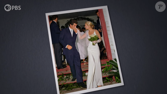 Anos depois, foi o próprio Narciso quem desenhou o vestido de noiva usado por Carolyn Bessette-Kennedy em seu casamento com John F. Kennedy Jr.