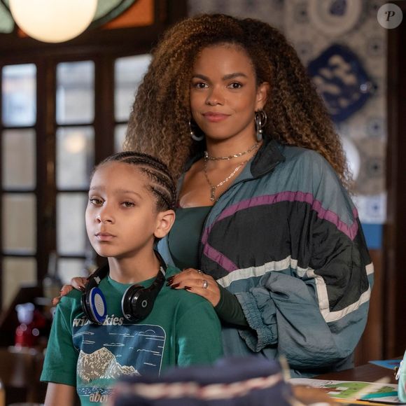 Nancy (Jeniffer Nascimento) tem dificuldade de reconquistar o filho Camilo em 'Quem Ama Cuida'