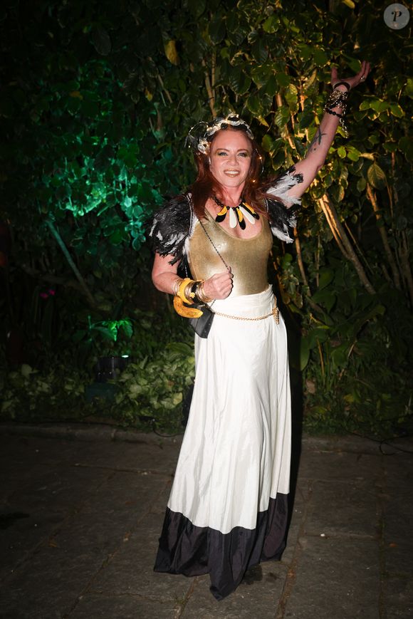 Baile da Arara 2026: Leilane Neubarth esbanjou carisma em um raro look descontraído