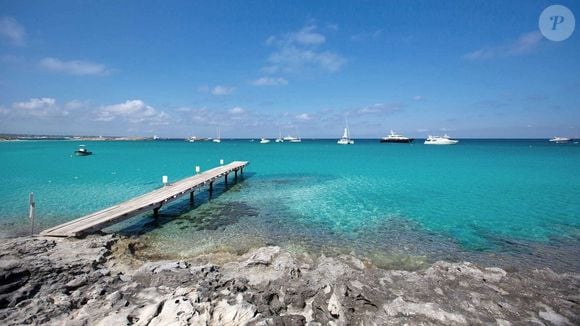 O jogador de futebol espanhol adora descansar no paraíso natural de Ses Illetes, uma faixa de areia ao norte de Formentera totalmente intocada e protegida