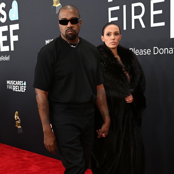 Rumores sobre aumento dos seios de Bianca Censori ganham força após looks ousados