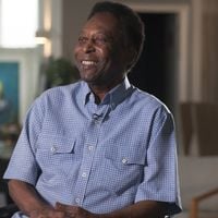 Autógrafo do Pelé de 1966 e avaliado em R$ 50 mil: vai a leilão um item histórico de mais de 7 décadas com assinatura do 'Rei'; peça passa bem longe do futebol