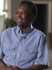 Autógrafo do Pelé de 1966 e avaliado em R$ 50 mil: vai a leilão um item histórico de mais de 7 décadas com assinatura do 'Rei'; peça passa bem longe do futebol