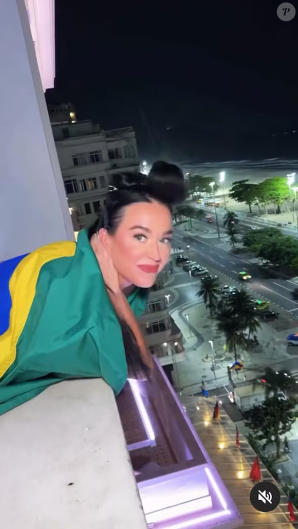 Em 2026, Katy Perry voltou a ser assunto nas redes sociais brasileiras por causa do filme 'Dark Horse', produção sobre a trajetória política de Jair Bolsonaro protagonizada por Jim Caviezel. Segundo o portal Metrópoles, a repercussão envolveu a coincidência entre o título do longa e a música lançada pela cantora em 2013 com participação de Juicy J
