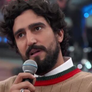 Doença sem cura que afeta Renato Góes, o Ivan de 'Vale Tudo', pode ser desencadeada pelo estresse; médica explica