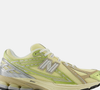 O New Balance 1906 resgata o design esportivo dos anos 2000 e aposta em tecnologias de amortecimento e estabilidade para unir moda e praticidade no dia a dia