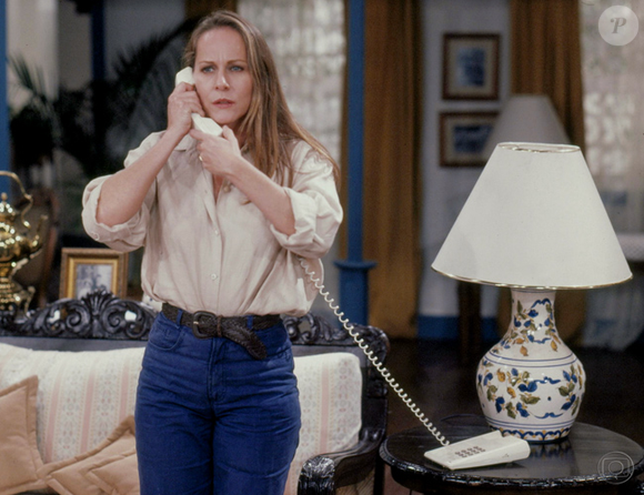 Em 'A Viagem', Estela entra em desespero com sequestro de Bia