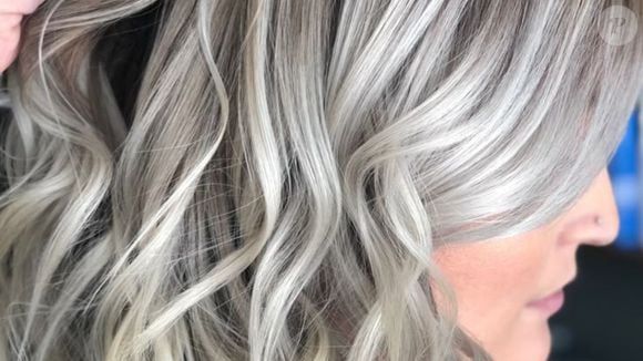 O ice blonde ilumina o rosto e cria um efeito rejuvenescedor imediato