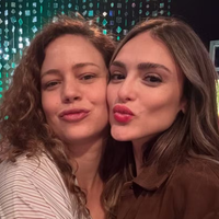 Mãe e filha vilãs em ‘Coração Acelerado’: a ajuda de Leandra Leal a Isabelle Drummond, de volta à Globo, prova que o espírito das Empreguetes vive