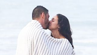 Quem é a modelo flagrada aos beijos com Cauã Reymond na praia? Ator de 'Vale Tudo' esquenta o clima em cliques e assume namoro