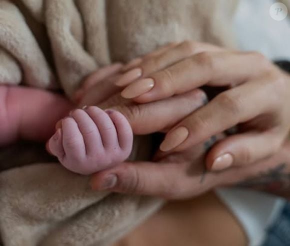 Luan Santana e Jade Magalhães mostraram fotos da filha neste domingo, 29 de dezembro de 2024