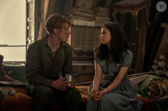 A série da Netflix é baseada no livro Toda a Luz que Não Podemos Ver, de Anthony Doerr, vencedor do Prêmio Pulitzer