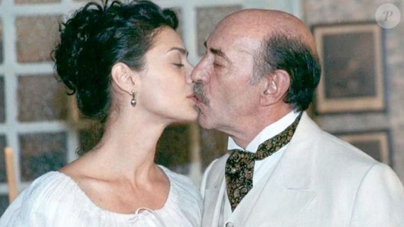 Paola (Maria Fernanda Candido) e Francesco (Raul Cortez) conseguem resolver seus problemas na novela 'Terra Nostra'