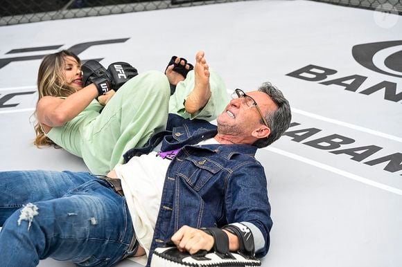 Neto, ídolo do Corinthians, pode recorrer de decisão da Justiça: ele foi condenado a pagar R$ 7 mil de indenização, quase metade do cachê de R$ 15 mil que ganharia a ir a festa de aniversário e jogo de futebol festivo