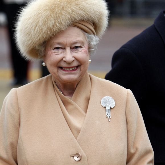 Muito além do glamour, Kate Middleton usa a moda como estratégia de comunicação e mantém vivo um dos maiores legados deixados pela Rainha Elizabeth II