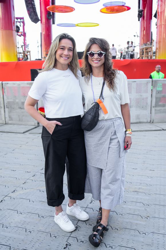 Fernanda Gentil e Priscila Montandon também marcaram presença no backstage do “Ivete Clareou” e surgiram em clima de sintonia durante o evento no Rio