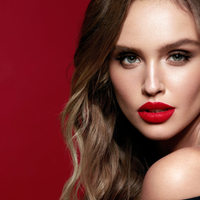 Mulheres que usam batom vermelho costumam ter essas 5 atitudes em comum