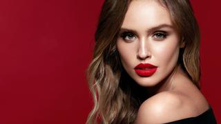 Mulheres que usam batom vermelho costumam ter essas 5 atitudes em comum