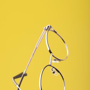 Modelos da nova coleção Marília Mendonça x Chilli Beans têm designs inspirados nas músicas, símbolos e no estilo marcante da Rainha do Sertanejo