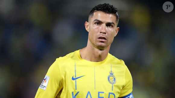 "Acho que sou o jogador mais completo que já existiu. Na minha opinião, acho que sou eu. Faço tudo bem no futebol: com a cabeça, cobranças de falta, pé esquerdo. Sou rápido, sou forte", disse.