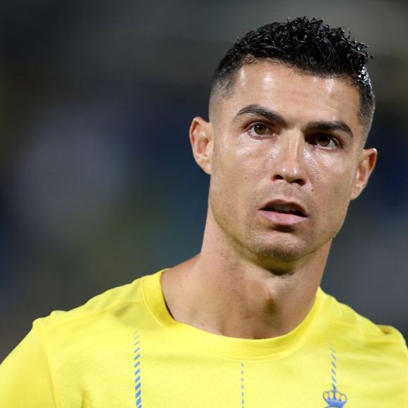 "Acho que sou o jogador mais completo que já existiu. Na minha opinião, acho que sou eu. Faço tudo bem no futebol: com a cabeça, cobranças de falta, pé esquerdo. Sou rápido, sou forte", disse.