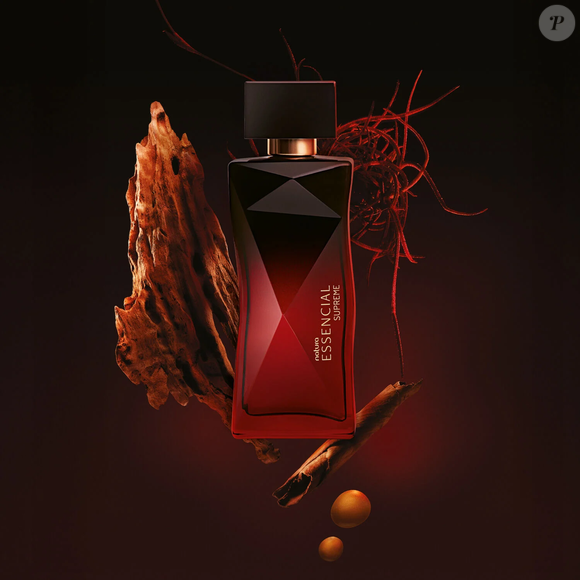 O Essencial Supreme Feminino da Natura combina a feminilidade da flor de ylang com o calor da canela amazônica em um deo parfum floral intenso. A proposta é traduzir elegância e força para mulheres que gostam de expressar personalidade em cada detalhe