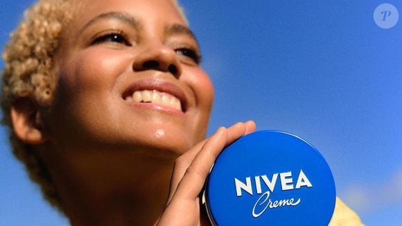 Creme Nivea da latinha azul pode ser aliado na hidratação da pele e nos cuidados para prevenir o aparecimento de estrias