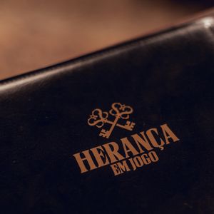 'Herança em Jogo' estreia no Globoplay com Rodrigo Faro como 'Testamenteiro' e Susana Vieira como 'A Falecida'. Ao todo, 13 participantes disputam até R$ 1 milhão