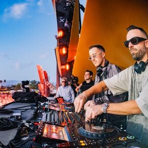 Rüfüs Du Sol: clima eletrônico, vibes intensas — leve o óculos de sol e se jogue na pista
