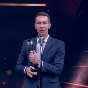 César Tralli também dedicou o prêmio às filhas, Manuela e Rafaella