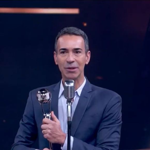 César Tralli também dedicou o prêmio às filhas, Manuela e Rafaella