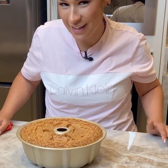 Bolo de Simone Mendes fica delicioso e é super simples de ser preparado