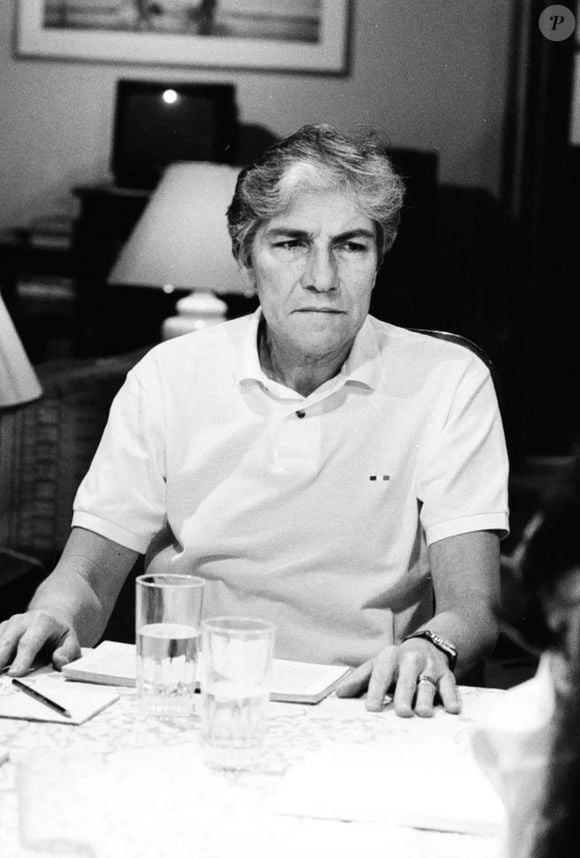 Na novela 'Rainha da Sucata', Claudio Cavalcanti foi um juiz e em 1994, em 'A Viagem' deu vida ao médium Alberto