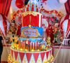 O bolo caprichado do aniversário de 1 ano de Bento, filho de Thiaguinho e Carol Peixinho