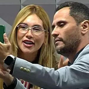 'O Brasil é uma piada': senador Cleitinho pede vídeo com Virginia para filha e esposa, cita WePink e é detonado na web. Veja reações!