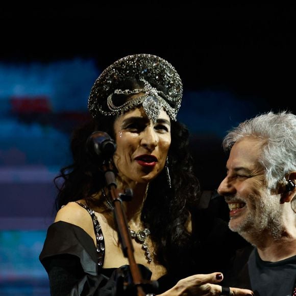 Marisa Monte e Roberto de Carvalho homenagearam Rita Lee no palco do Primavera Sound 2023; cantora é a voz de abertura da novela 'Quem ama cuida'