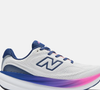 O New Balance 1080v15 usado por Fátima Bernardes durante caminhada na orla carioca chamou atenção pela proposta que combina conforto, amortecimento e visual moderno