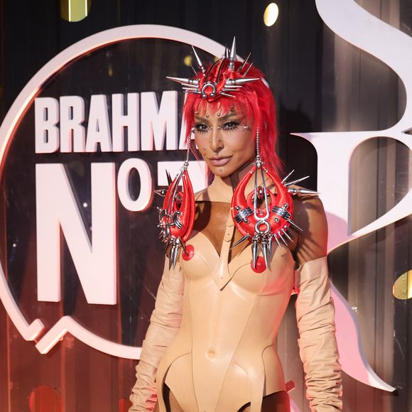 Sabrina Sato é a rainha de bateria da Vila Isabel, segunda escola a desfilar no Carnaval 2026 nesta terça-feira, 17 de fevereiro de 2026