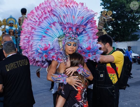 Sabrina Sato chora ao não conseguir desfilar nas Campeãs da Gaviões da Fiel após atraso na ponte aérea; para Schopenhauer, o problema não é desejar algo específico, mas viver sob o comando constante da Vontade, uma força insaciável que nunca se dá por satisfeita