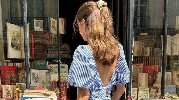 Adeus, mocassins de inverno: essa versão da Constance na cor 'blue moon' é ideal para usar nos últimos dias de Verão 2026