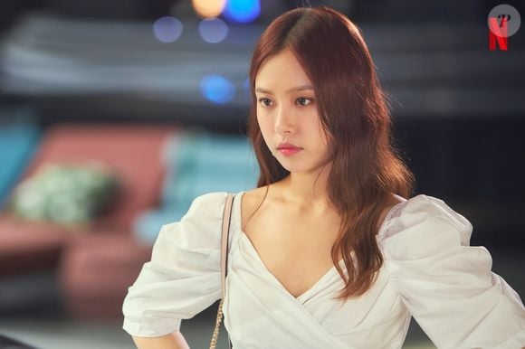 Go Min-si tem 30 anos na vida real e já viveu vários personagens mais novas