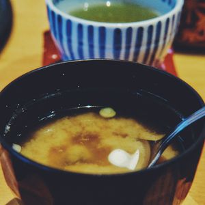 Rico em benefícios para a dieta, o caldo de ossos é rico em colágeno, o que garante maior beleza, viço e elasticidade para a pele