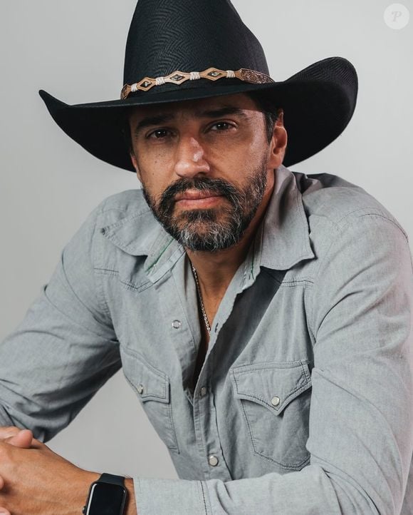 Este é o visual atualizado de Alberto Cowboy para o 'BBB 26'